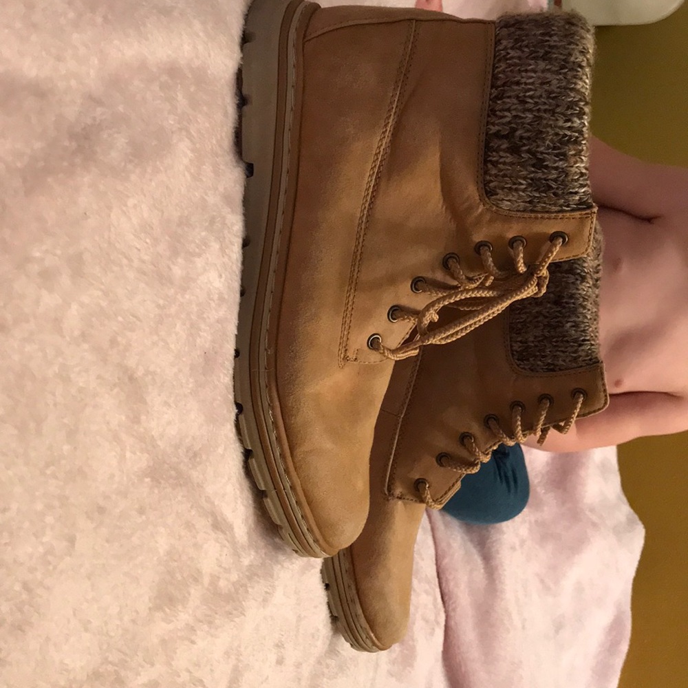 Size 11 Tan Cliff Boots